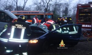 Treviso, schianto tra due auto: due morti