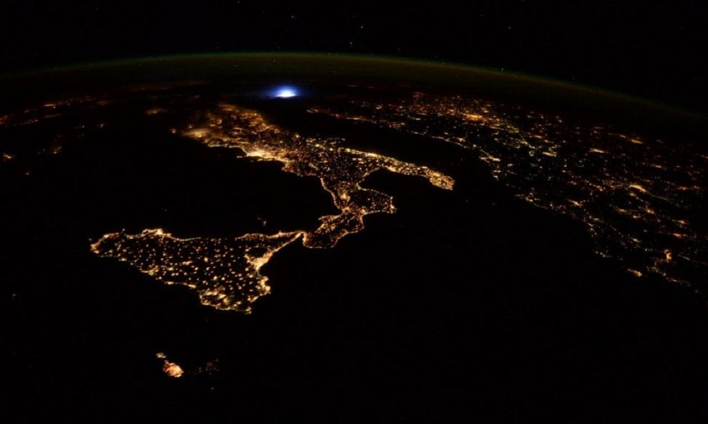 L'Italia di notte vista dallo spazio, la foto di Paolo Nespoli