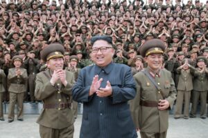 Corea del Nord, Kim: "Se passano le sanzioni, dolori e sofferenze indicibili per gli Usa"
