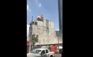  Terremoto Città del Messico, vari crolli in città. Danni a stadio Azteca, crolla tratto autostrada
