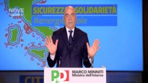 YOUTUBE Maurizio Crozza debutta con Minniti: "Non lasciate il fascismo ai fascisti"