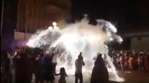 YOUTUBE Palio di Massafra, fuochi d'artificio sulla folla: panico, feriti