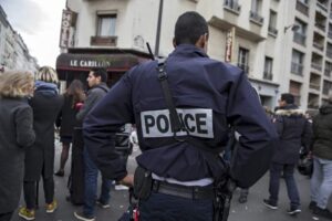 Francia, grida Allah Akbar e aggredisce donne armato di martello a Chalone-sur-Saone