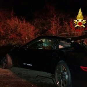 San Vincenzo, Porsche si schianta contro un albero: muore Giada Russo, 21 anni
