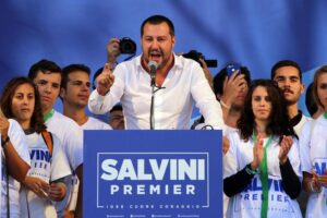 YOUTUBE Salvini a Pontida si immagina premier sceriffo: "Mani libere alla polizia"