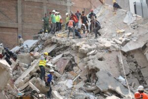 Terremoto in Messico, verso le mille vittime: due scosse, se ne temono altre