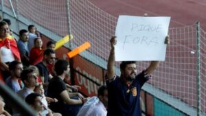 Gerard Piquè insultato dai tifosi a Madrid: "Fuori dalla Nazionale"
