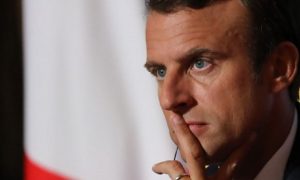 Migranti, Macron promette: "Espulsi subito tutti gli irregolari"