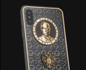 iPhone Apple con il volto di Putin placcato oro: l'iniziativa per il suo compleanno FOTO