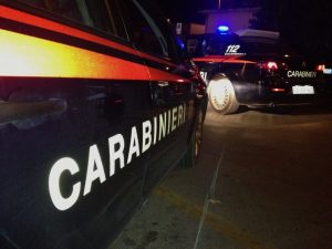 Immigrato prende a sprangate un passante a Milano: arrestato