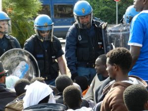 Migranti a Roma esigono paghetta di Stato