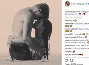 Belen Rodriguez e Andrea Iannone, la foto in acqua piena di passione