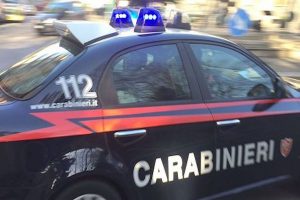 Cisterna di Latina, carabiniere spara alla moglie e si barrica in casa con le figlie
