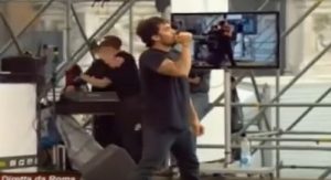 Fabrizio Moro oggi vince Sanremo, nel 2014 cantava sul palco di M5s: "Schifo Giorgio Napolitano"