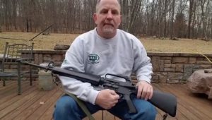 Scott-Dani Pappalardo, fanatico delle armi distrugge fucile: "Una vita vale di più"