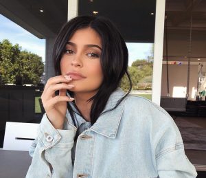 Un tweet di Kylie Jenner affonda Snapchat, travolta dalle critiche per il restyling