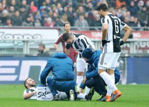 Juventus, doppia tegola: Gonzalo Higuain distorsione, Federico Bernardeschi fuori un mese