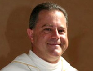 Don Luciano Massaferro, condannato per pedofilia, per la Chiesa "non ha commesso delitti". E torna a dire messa