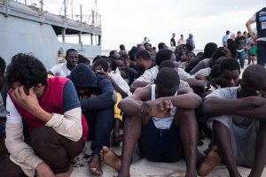 Migranti, vittoria dell'Italia: saranno trasferiti e assistiti nel porto più vicino