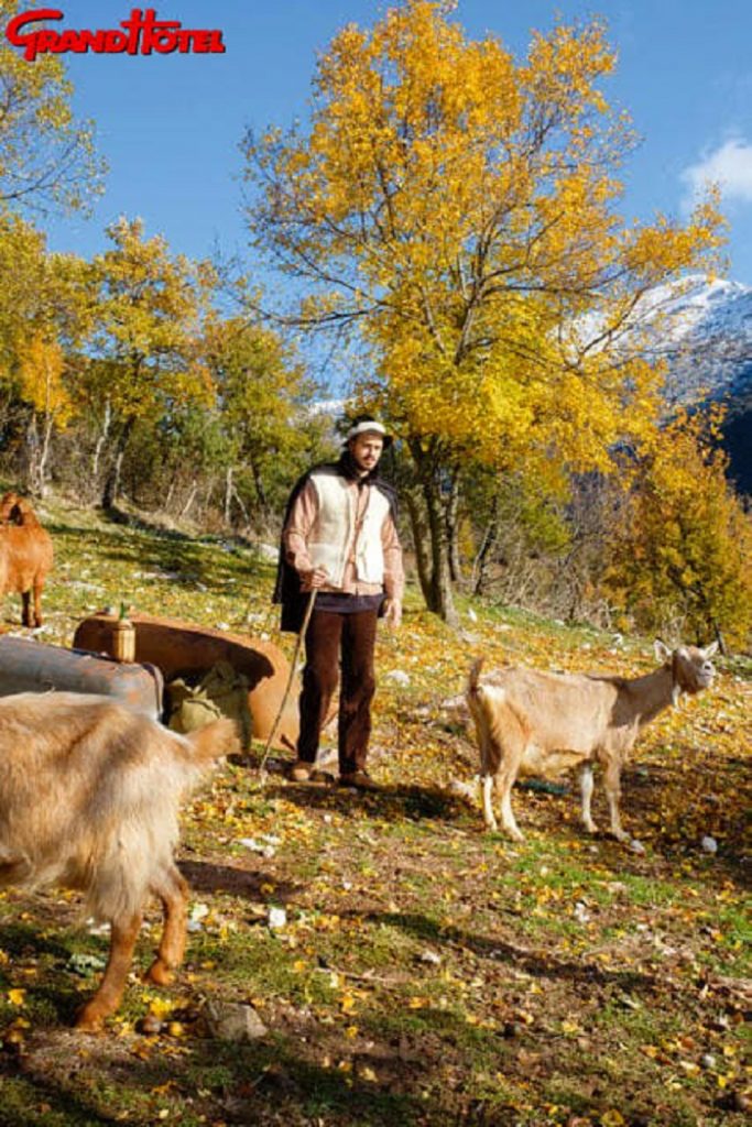 Francesco Monte dall'Isola alle pecore: versione pastore per un fotoromanzo