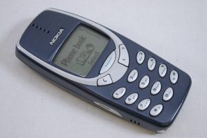 Cellulare Nokia 3310 come decodificatore: così rubavano auto di lusso