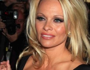 Pamela Anderson (FOTO), fidanzata Adil Rami: "Facciamo amore prima delle partite"
