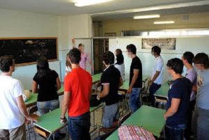 Torino: studente di 11 anni, mano rotta a scuola. Padre denuncia prof