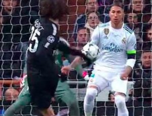 Real Madrid-Psg 3-1, moviola: Rocchi regala rigore a Kroos, nega rigore a Rabiot (mano Sergio Ramos)