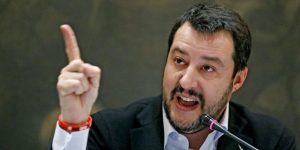 Matteo Salvini si difende dalle accuse di razzismo. Ma Berlusconi lo scavalca