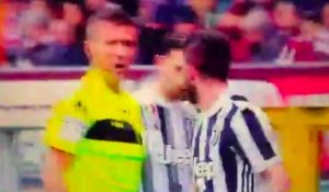 Torino-Juventus, Miralem Pjanic: tuffo dopo contrasto con Ansaldi ma appena arriva arbitro...