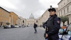 Secondo il docente Michele Karaboue, qualcuno vorrebbe attentati in Italia per strumentalizzarli