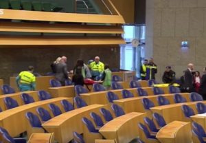Olanda soccorsi in Parlamento dopo tentato suicidio