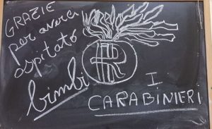 Elezioni, a Roma carabinieri lasciano messaggio ai bimbi: "Grazie per averci ospitato" 