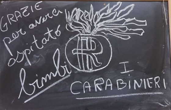 Elezioni, a Roma carabinieri lasciano messaggio ai bimbi: "Grazie per averci ospitato"