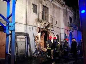 La denuncia dei vigili del fuoco dopo l'esplosione a Catania