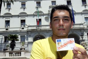 Maxi risarcimento per Danilo Giuffrida. Gli tolsero la patente perché gay