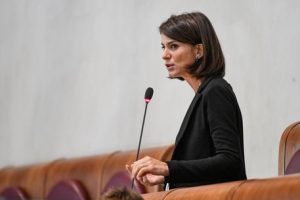 Michela di Biase eletta in Regione non rinuncia al Comune. La moglie di Franceschini: "Così più forte"