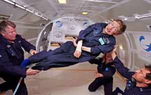 Stephen Hawking: nonostante fosse colpito dalla Sla, aveva voluto provare anche il volo in assenza di gravità