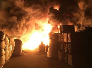 Incendio al deposito di materie plastiche di Pianezza (Torino)