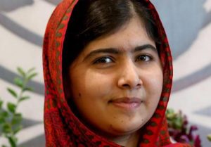Malala Yousafzai torna nella scuola dove i talebani la ferirono a Mingora