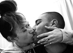 Nina Zilli, bacio con Omar Hassan: FOTO dedicata ai paparazzi  