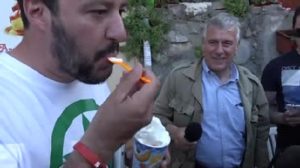 Milano: gelataia si rifiuta di servire Salvini e lascia il lavoro