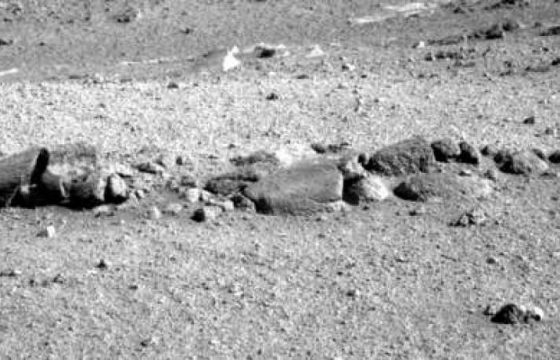 "Scheletro alieno su Marte": curiosa roccia ripresa dal rover Opportunity