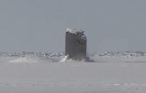 Un sottomarino Usa è riuscito a rompere il ghiaccio artico