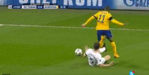 Tottenham-Juventus (VIDEO), Douglas Costa-Vertonghen: rigore negato alla Juve