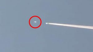 Ufo rincorre un jet in volo: misterioso filmato