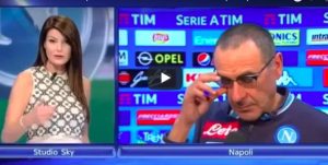 VIDEO Ilaria D'Amico confonde Sarri con bandiera con tifoso scomparso