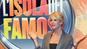 Isola dei Famosi, Alessia Mancini contro Marco Ferri: "Mica ti ho chiamato fr...". Il video mostrato dalla produzione