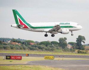 Alitalia, pronta nuova proroga vendita, decreto in cdm. Altri sei mesi per closing