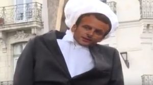 Macron, pupazzo impiccato e bruciato in piazza a Nantes